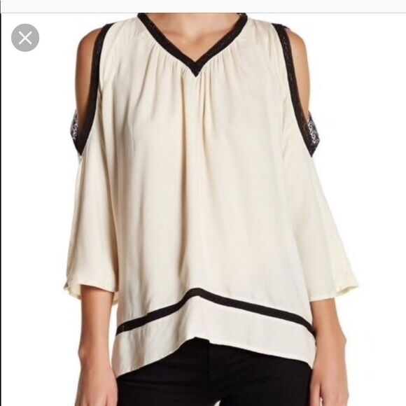 Ro & De Cold Shoulder Top - Picture 1 of 8